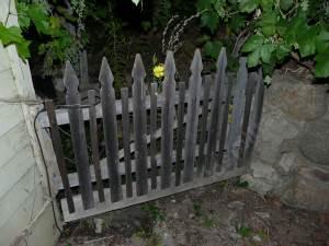 A lath, picket fence, gate.