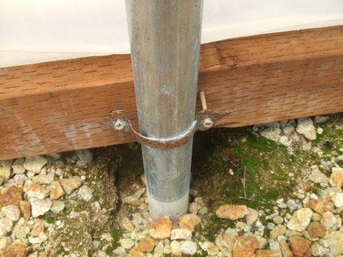 I ran out of clamps to tie the runner to the post, used old cabinet handlers.