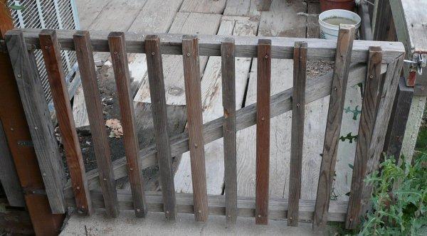 How to build a garden gate. A basic plan in pictures.