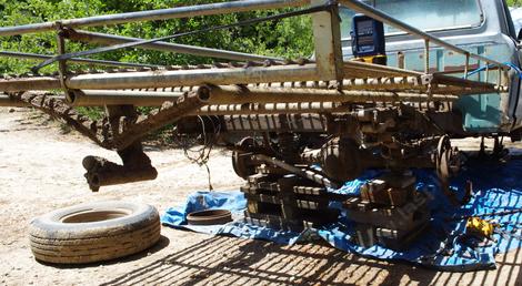 Repairing the potting truck - grid24_12 Repairing the potting truck - grid24_12