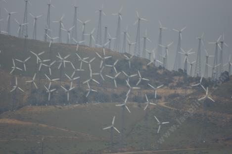 Here's the wind farm west of Mojave, at night you can see the beacons from about Barstow. - grid24_12