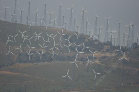 Here's the wind farm west of Mojave, at night you can see the beacons from about Barstow. - grid24_12