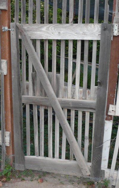 Gate with 8 foot lath - grid24_12