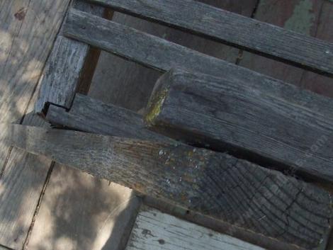 edge of love seat, where the runners come together. - grid24_12 edge of love seat, where the runners come together. - grid24_12