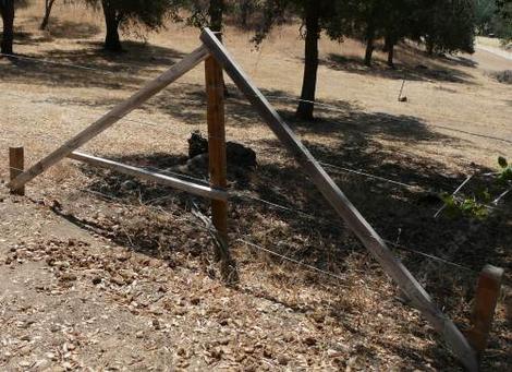 center fence bracing - grid24_12
