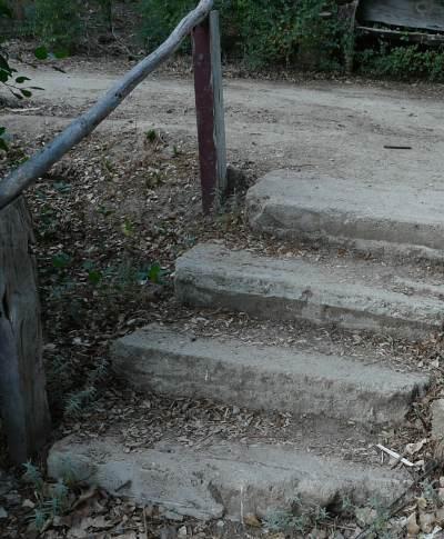 Broken concrete steps - grid24_12