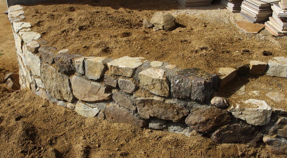 How To Build A Simple Garden Retaining Wall - How To Build Dry Stack Stone Wall